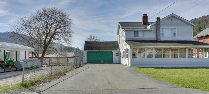 Scenic Home on the Delaware River, Pet-Friendly! Hotels in Delaware County