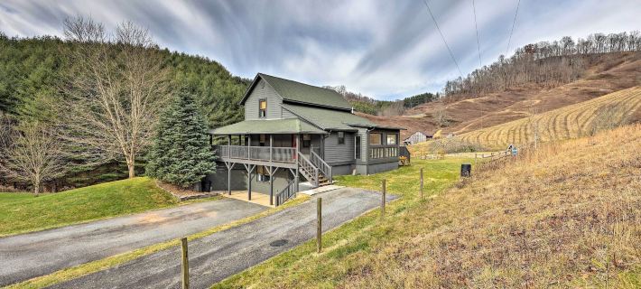 Stylish Vilas Hideaway Hike, Ski and Explore! Hotels in Watauga County