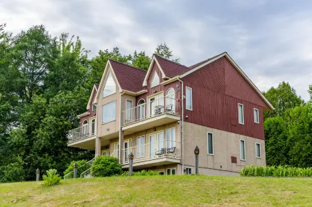 Complexe le 60 Отели рядом с достопримечательностью «Sommet Saint Sauveur»