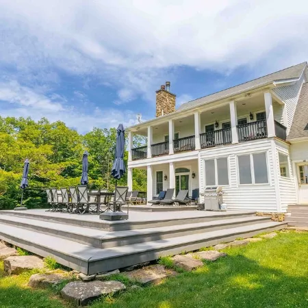 NEW Spectacular Views & Private space on a Scenic Mountain 40ft Salt Water Pool