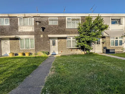 House - Sleeps 7 Private Garden & Parking Hotels in Basildon