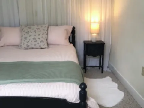 Shoreline Oasis Hotels in Clinton