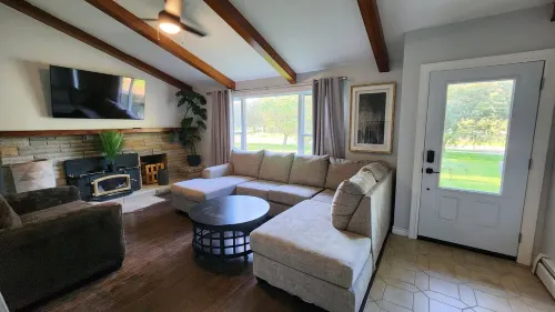 Relax in Comfort -Family / Group travel or Temporary Relocation! Hotels in Cornwall