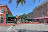 The Center of Savannah! Parking Pass Provided, Premium Access to Downtown