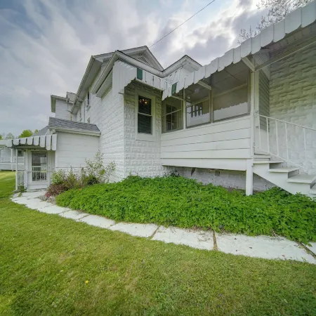 Historical Magnesia Springs Home, Near Kayaking!