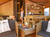 Campsite - Combined Tents with Kitchen and Bathroom Located Near a Pond Hotels in Bant