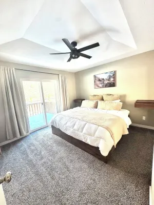 Pet-Friendly Stay. Convenient location near ISU & Hospital. Mountain View’s.