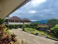 Hotel Taman Teratai Hotel di Leuwimalang