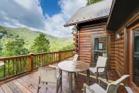 Decks & Mountain Views: Waynesville Getaway! - parking