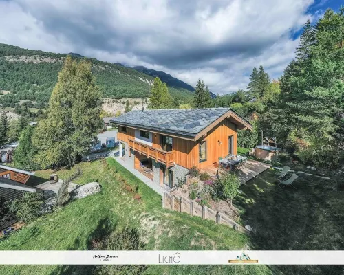 Veliski-Lodge, a chalet for rent in Haute-Maurienne Hotels in Bramans