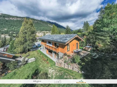 Veliski-Lodge, a chalet for rent in Haute-Maurienne