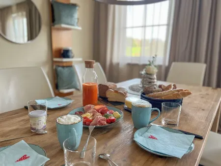 Villa Seekirchen: Exclusive living with private pool and garden for families