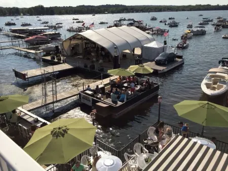 Lakeside Brand New Luxury Condo⚓️ Отели в г. Бемус Пойнт