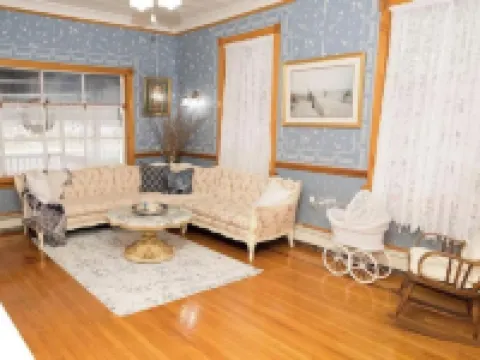 Victorian Beachside Apartment Hotels in Beach Haven