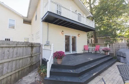 Charm& Chic in DT Lake Geneva Flexible Home Rental Отели рядом с достопримечательностью «Galena Garlic Company»