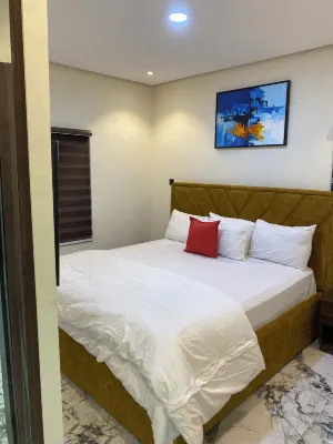 Luxury & Modern Self Check-In Apts near Airport M02b