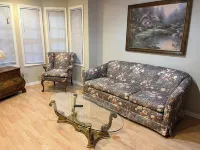 #11 2-bedroom apartment in historic Lorain, across from Palace Theatre. Hotels in Lorain