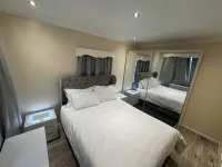 Bungalow Bliss: Recently Renovated 3 Bedroom Stay Hotels in Cheadle