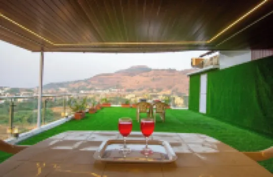 Spacious villa with 4 bedrooms and WiFi, AC in Lonavala