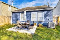 5 Mi to Eagle Creek Park: Home w/ Fenced Yard! - Kitchens