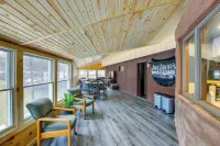 Wisconsin Vacation Rental 1 Mi to Road America! - Homestays