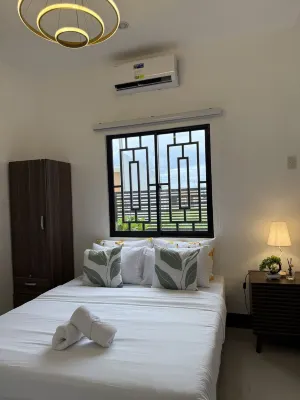 Minimalist 2-bedroom house in General Santos City with WiFi, AC فنادق في 