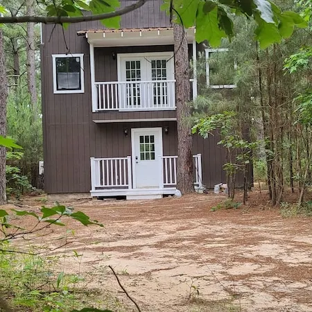 Rustic Western Bath House in East Texas Piney Woods, Honeymoon, Weddings, Venues