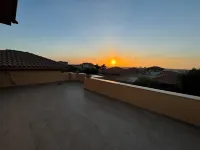 Spacious 5-bedroom uphill villa with WiFi, AC in delightful Palm Hills district