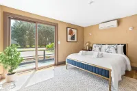 A 1-bedroom suite in beautiful Greenwood Lake Hotels in Warwick