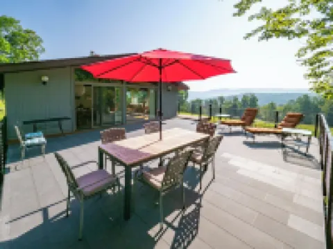 Secluded 4 bedroom home with sweeping mountain views in Williamstown Hotels in Williamstown
