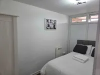 Welcoming apartment with WiFi in charming Harlow, Essex Các khách sạn gần Saint Mary Magdalene Church