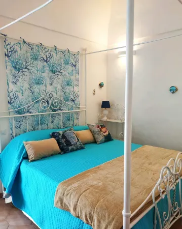 Central house 2 minutes from the Piazzetta and Funicular Отели в г. Капри