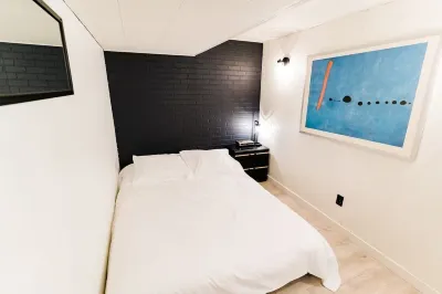 Welcoming 5-bedroom home with spacious deck and yard! Hotels near Thunder Bay International Airport