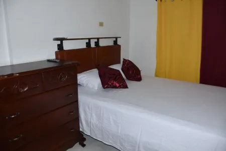 Charming 2-bedroom house with AC, WiFi in enchanting Port Antonio, Portland