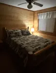Cozy Lower Cabin with extended patio-Three Bears/Yogi Waterparks