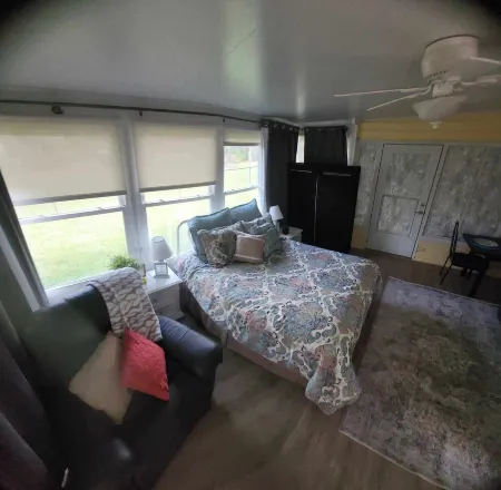 Cozy studio with Private entrance near The Villages, pet friendly