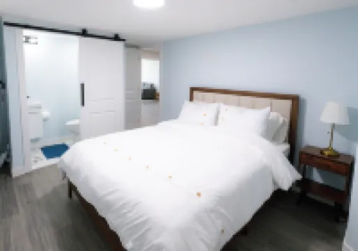 3-Beds (Sleeps 6), 2-Baths, Full Kitchen+PrivateEntrance, Ravine View