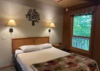 Eagle River Cedar Tree House - Welcoming 2-bedroom house - Sleeps 6