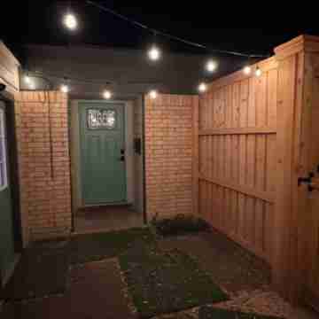 Charming 2-bedroom house with indoor hot tub and spa! Free EV Charger! Hotel Exterior