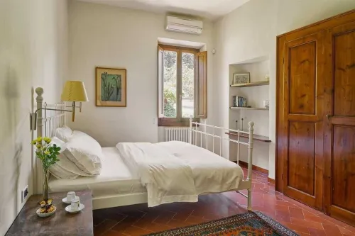 Stunning villa, Tuscan hills near Florence, private infinity pool, large hot tub Hotel a Pontassieve