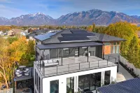 Utah Luxury Getaway ~ Swim Spa, Saunas, Fire Lounge & Gym Near Skiing & Airport Hotel di 