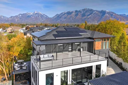 Riverton Retreat ~ Swim Spa + 2 Saunas + Full Gym