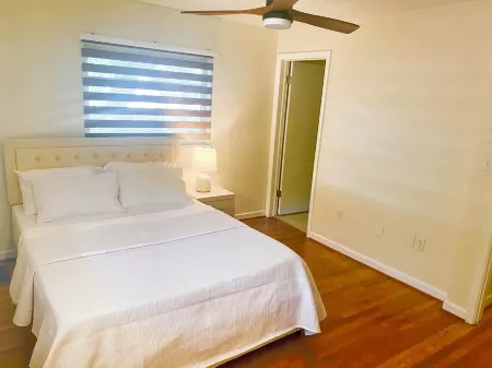 Luxury 3-bedroom home minutes to Anna Maria Island and downtown Bradenton Отели рядом с достопримечательностью «Запад Гейт»