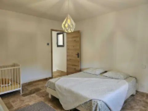 3-bedroom riverside villa with pool and view of mont ventoux 烏韋茲河畔莫朗酒店