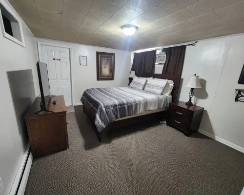 Charming 1-bedroom apartment in fabulous Downtown Galena with WiFi, AC Hotels in West Galena Township