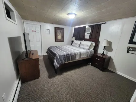 Charming 1-bedroom apartment in fabulous Downtown Galena with WiFi, AC