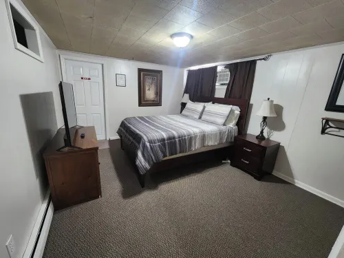 Charming 1-bedroom apartment in fabulous Downtown Galena with WiFi, AC