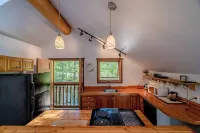 Private Mountain Detached Loft. Hotels in Mount Currie