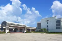 Hotel Gurnee Hotels near Waukegan Municipal Beach