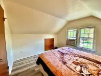 Crown Point 1 Bedroom Stylish Apartment close to the Square/Downtown Hotels in Crown Point